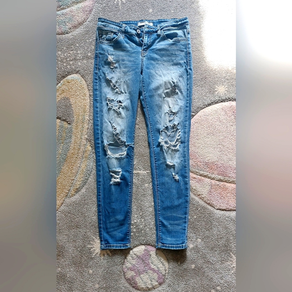 KanCan distressed skinny jeans 27